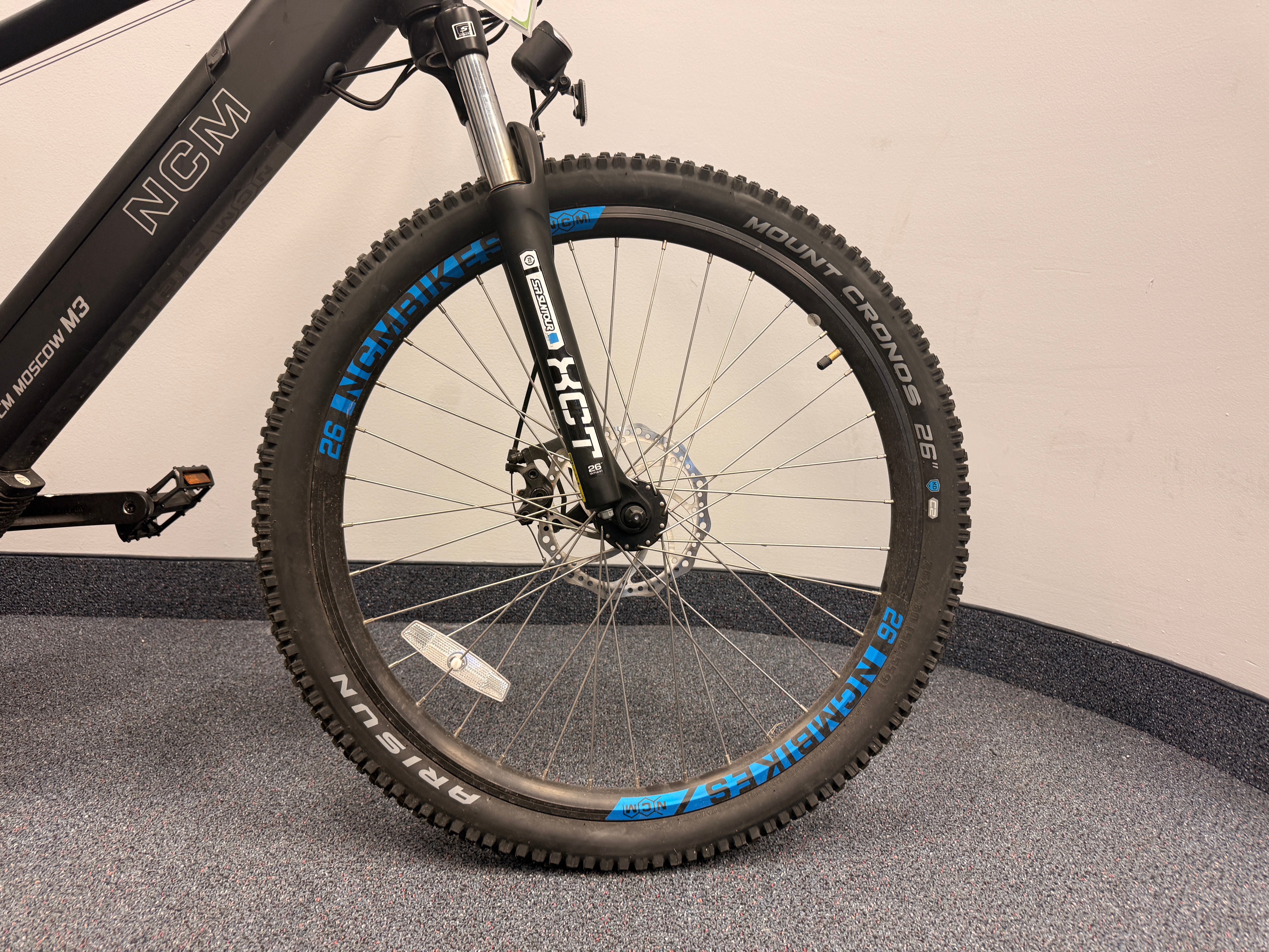 Open box Moscow M3 26" with Front Tire