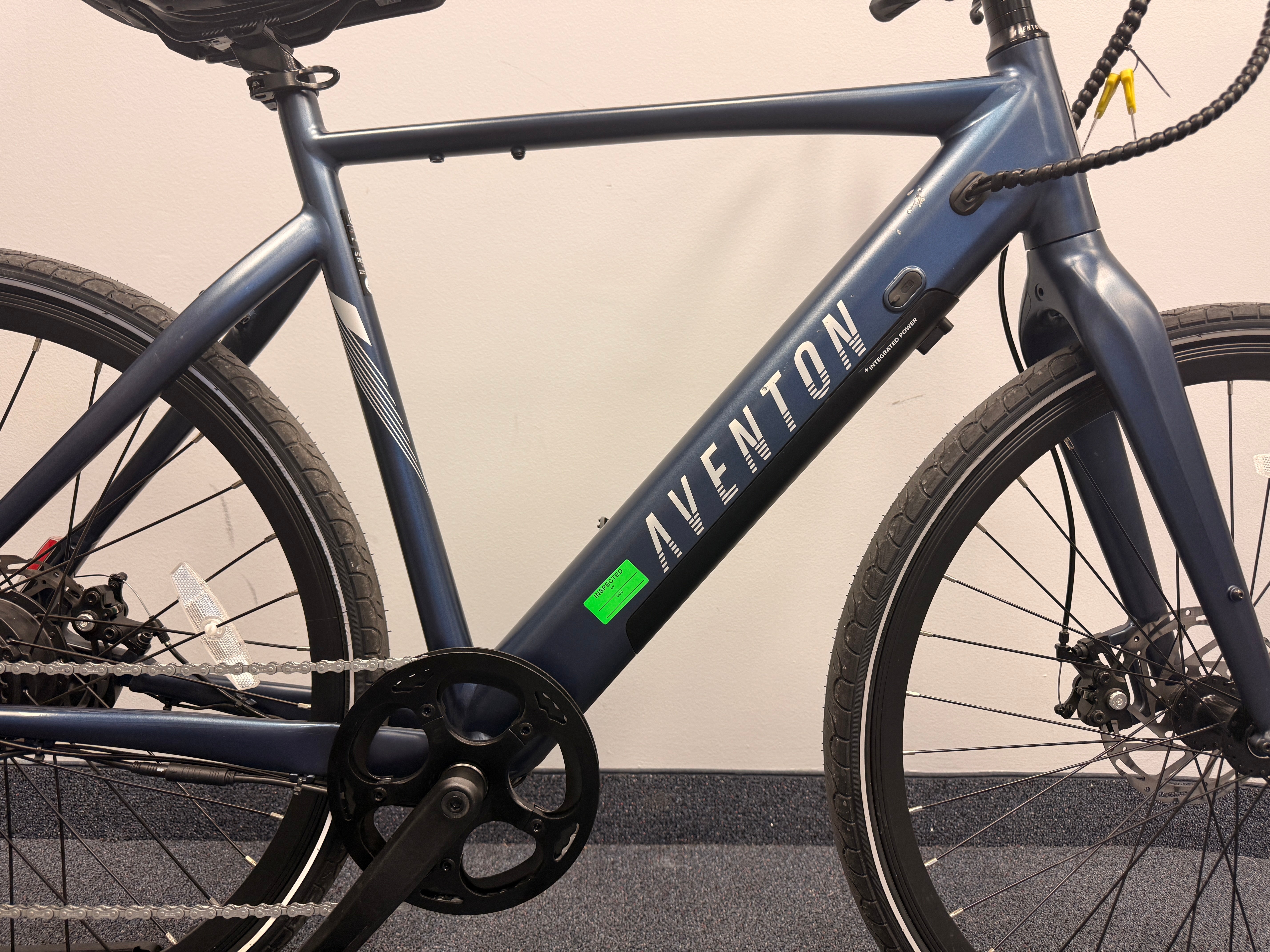 Open_box_aventon_soltera_2_blue