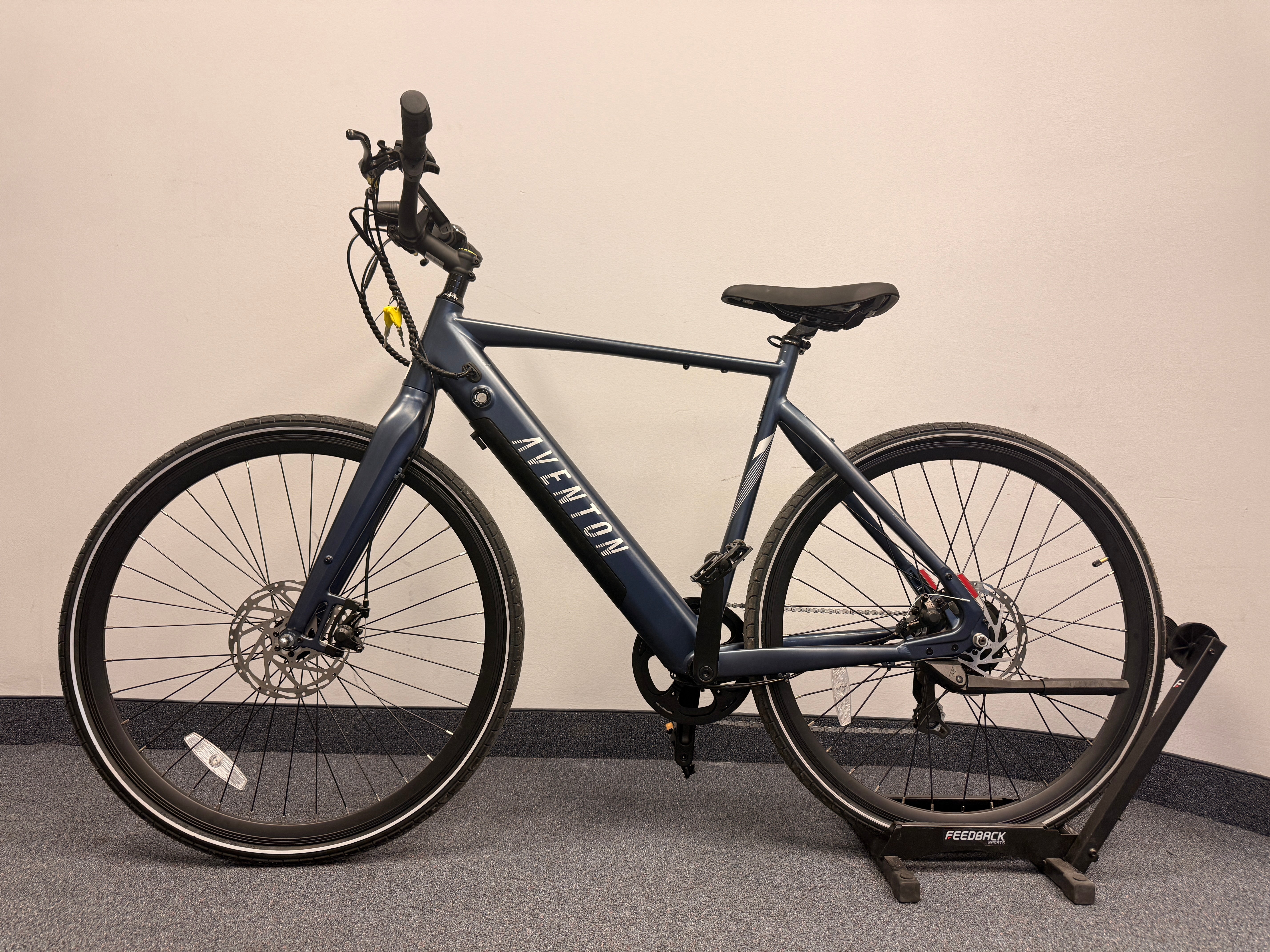 Open_box_aventon_soltera_2_blue