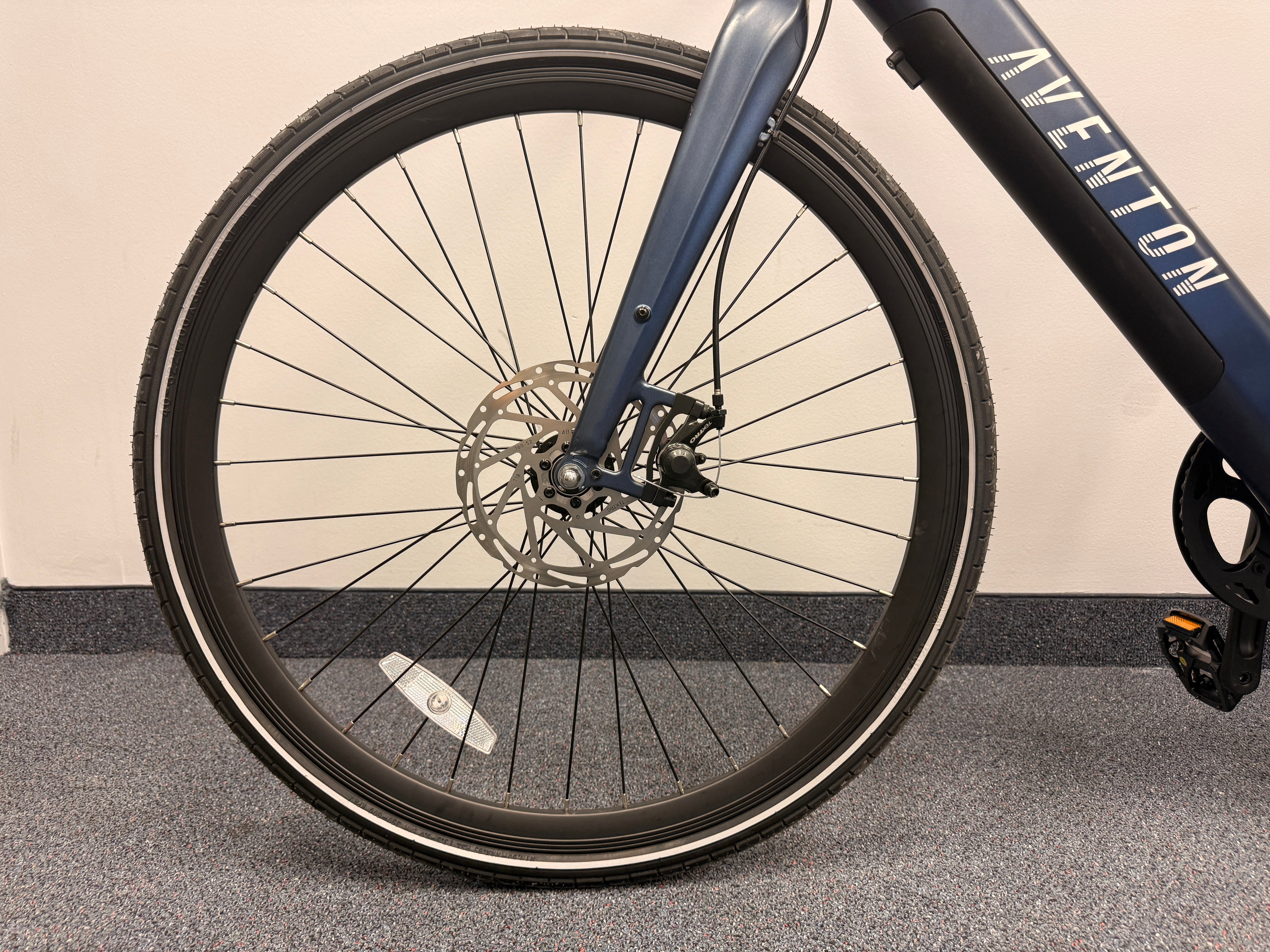 Open_box_aventon_soltera_2_blue