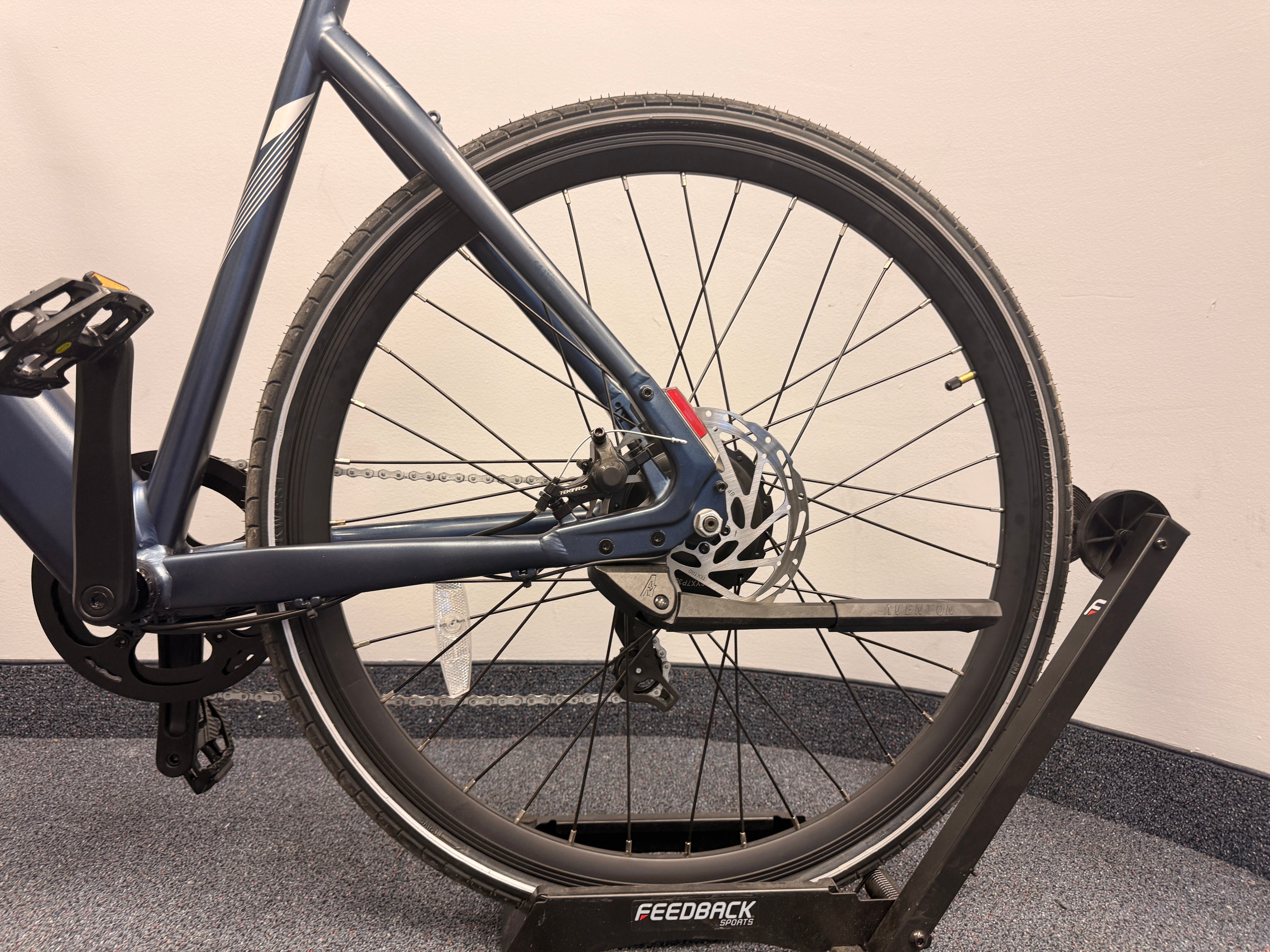 Open_box_aventon_soltera_2_blue