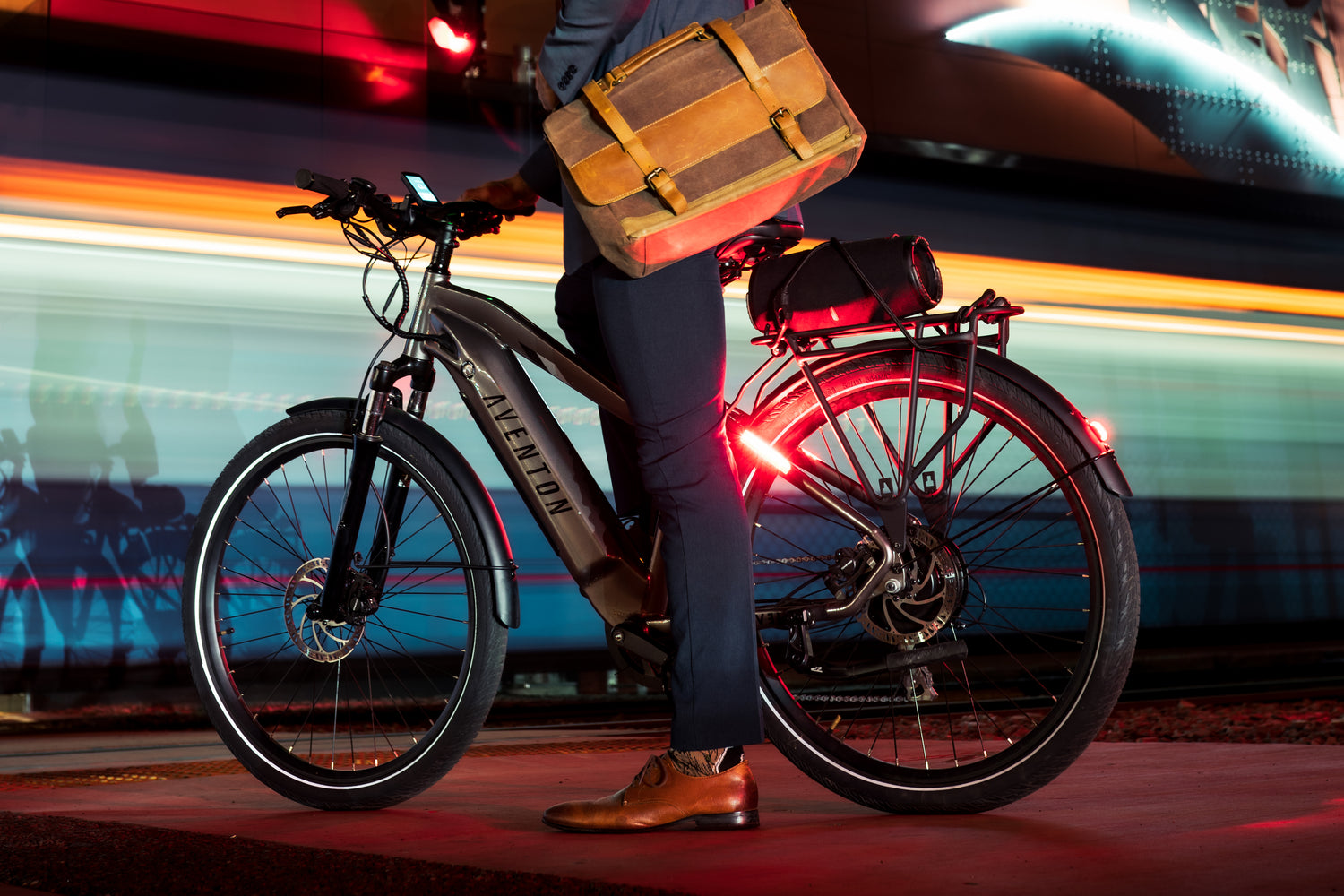 AVENTON Level.2 Commuter Ebike Step-over