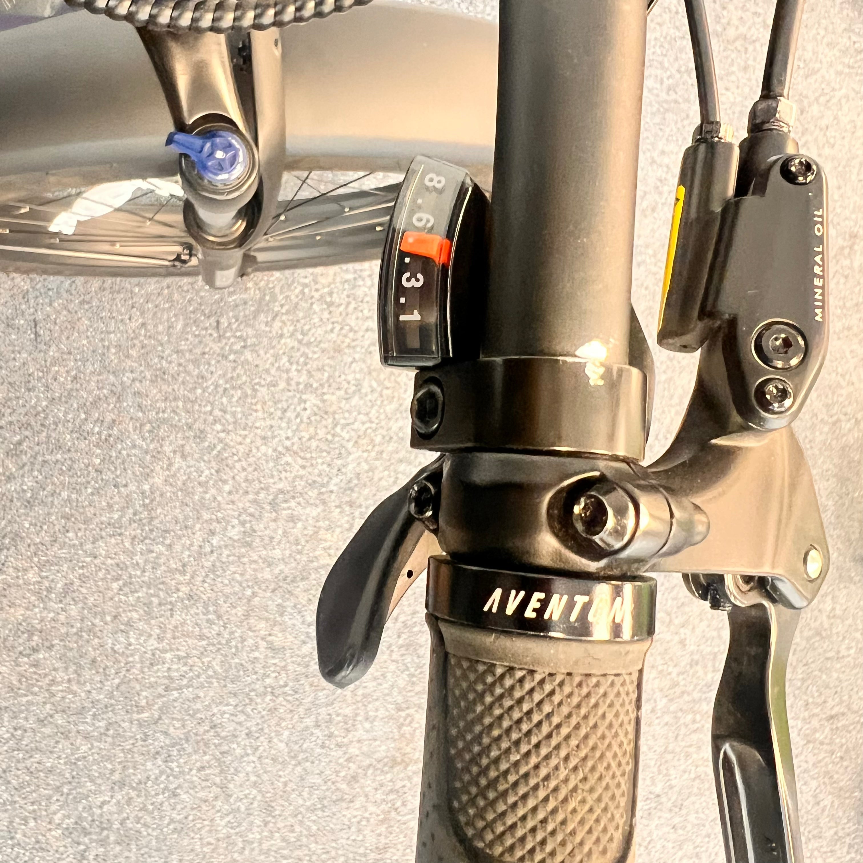 EZbike Canada : Aventon Demo Aventure 2 Step-Through Cobalt < 5 KM