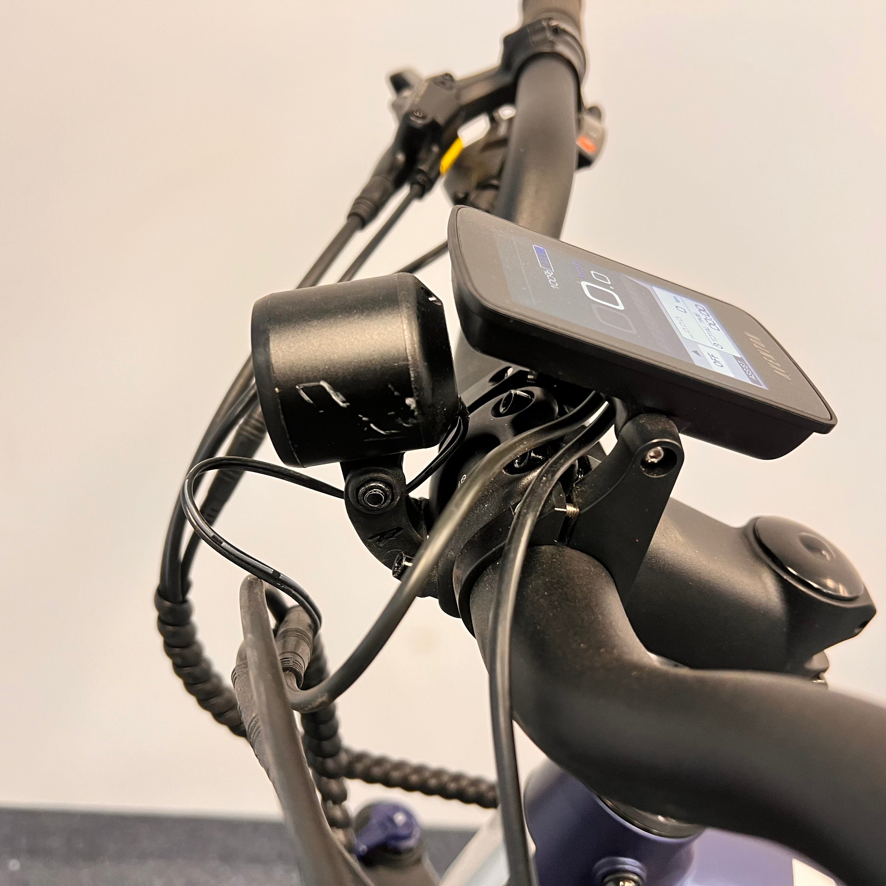 EZbike Canada : Aventon Demo Aventure 2 Step-Through Cobalt < 5 KM