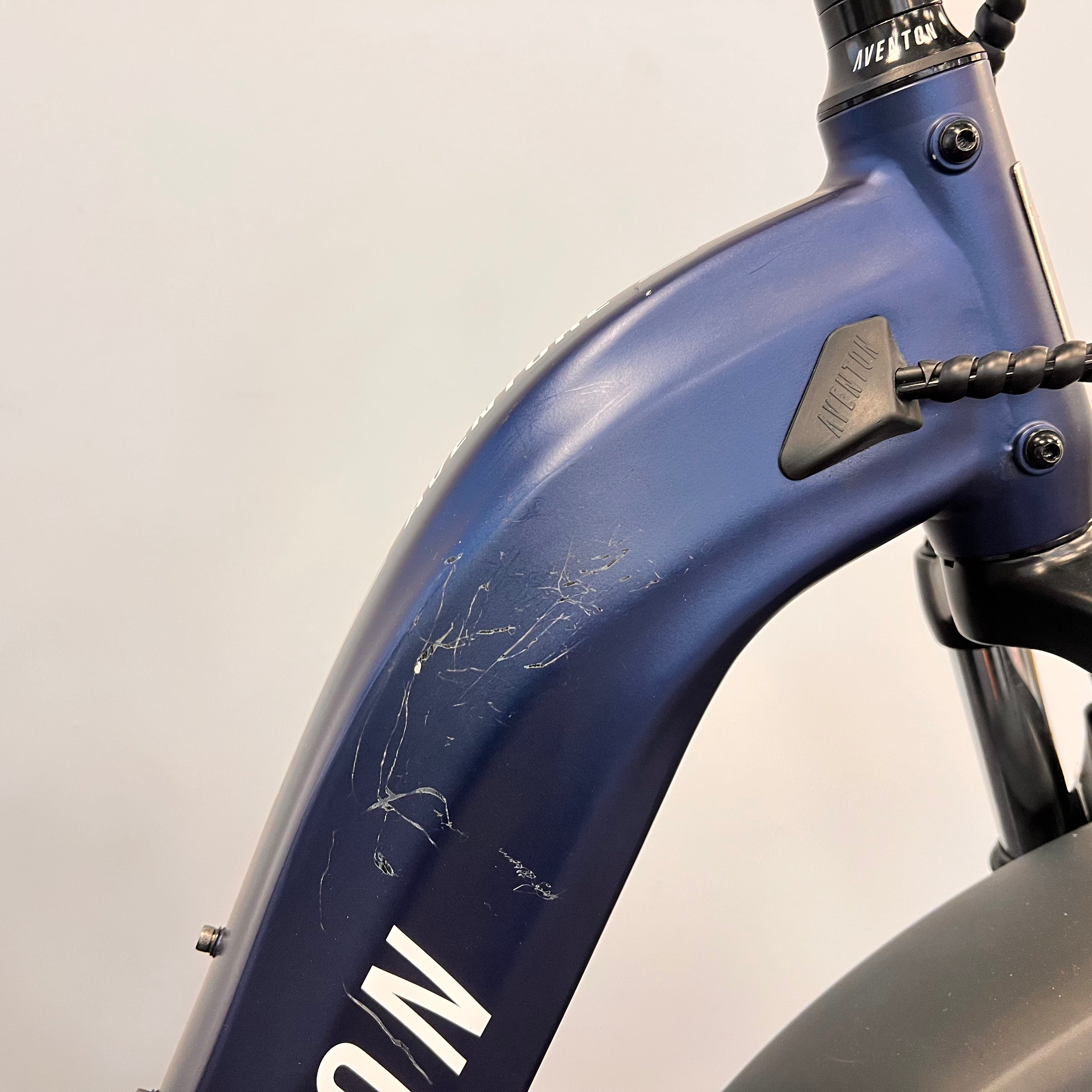 EZbike Canada : Aventon Demo Aventure 2 Step-Through Cobalt < 5 KM