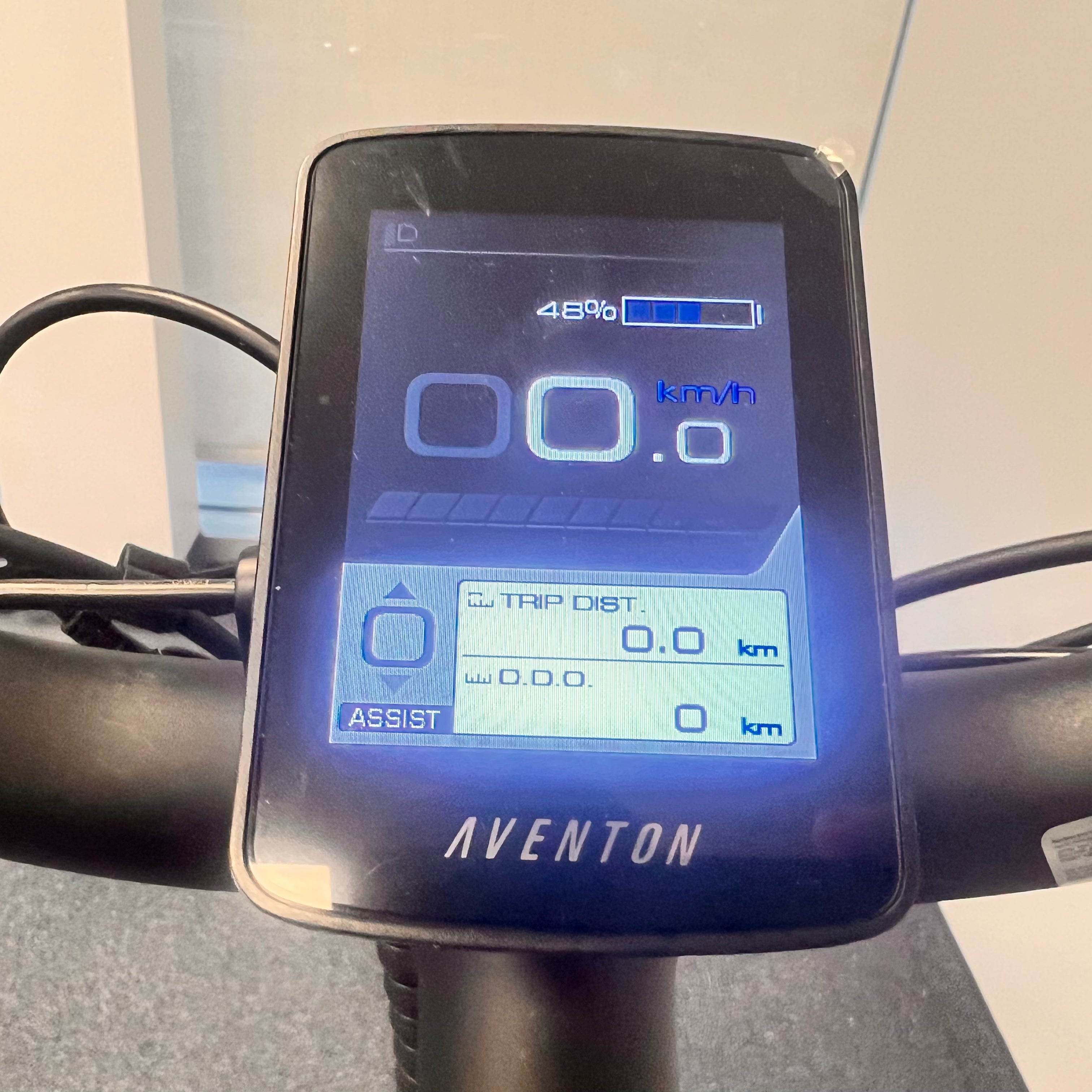 EZbike Canada : Aventon Demo Level 2 Step Through Clay < 5 KM 