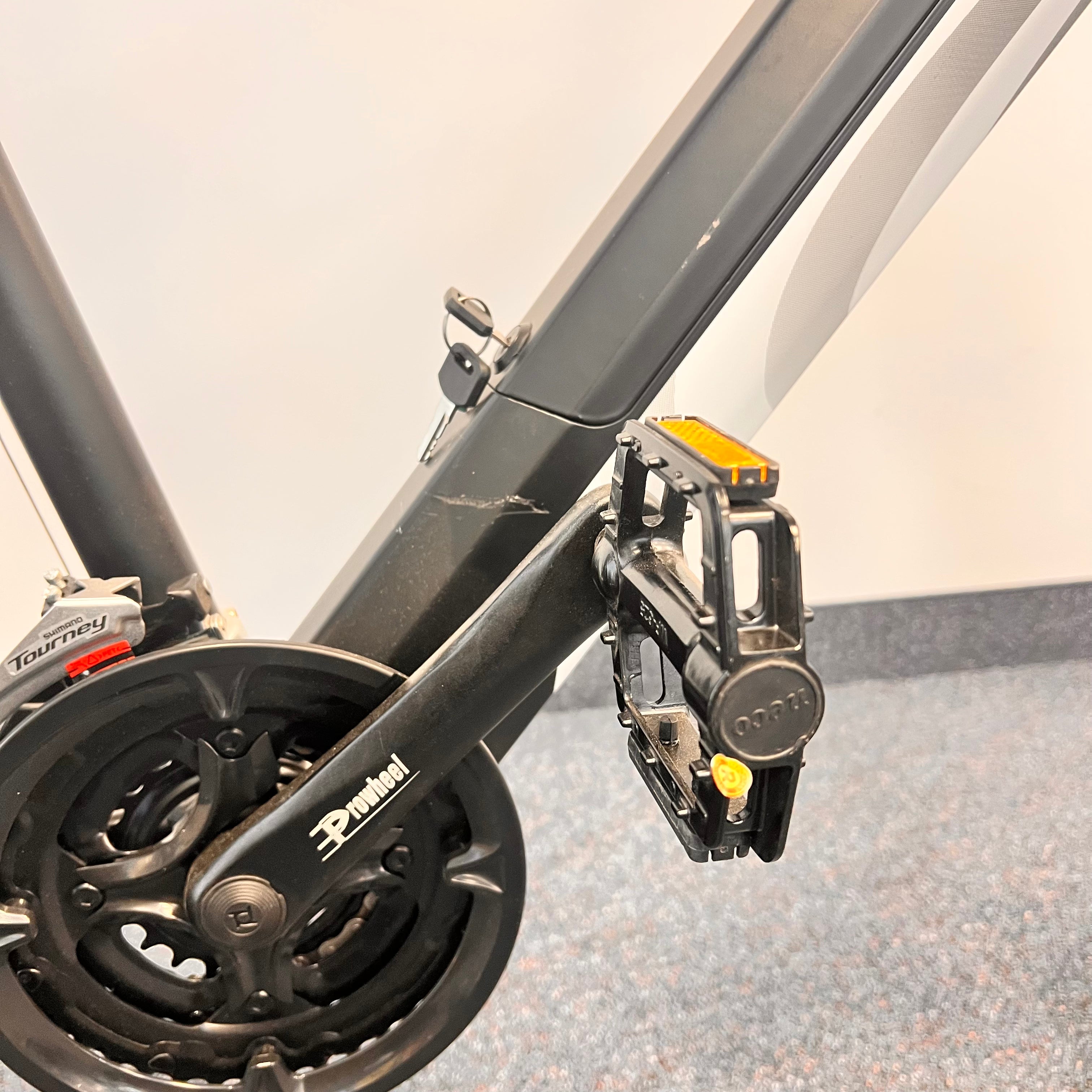 EZbike Canada : Blutron Certified Pre-Owned EB760 Step Over Black 81 KM