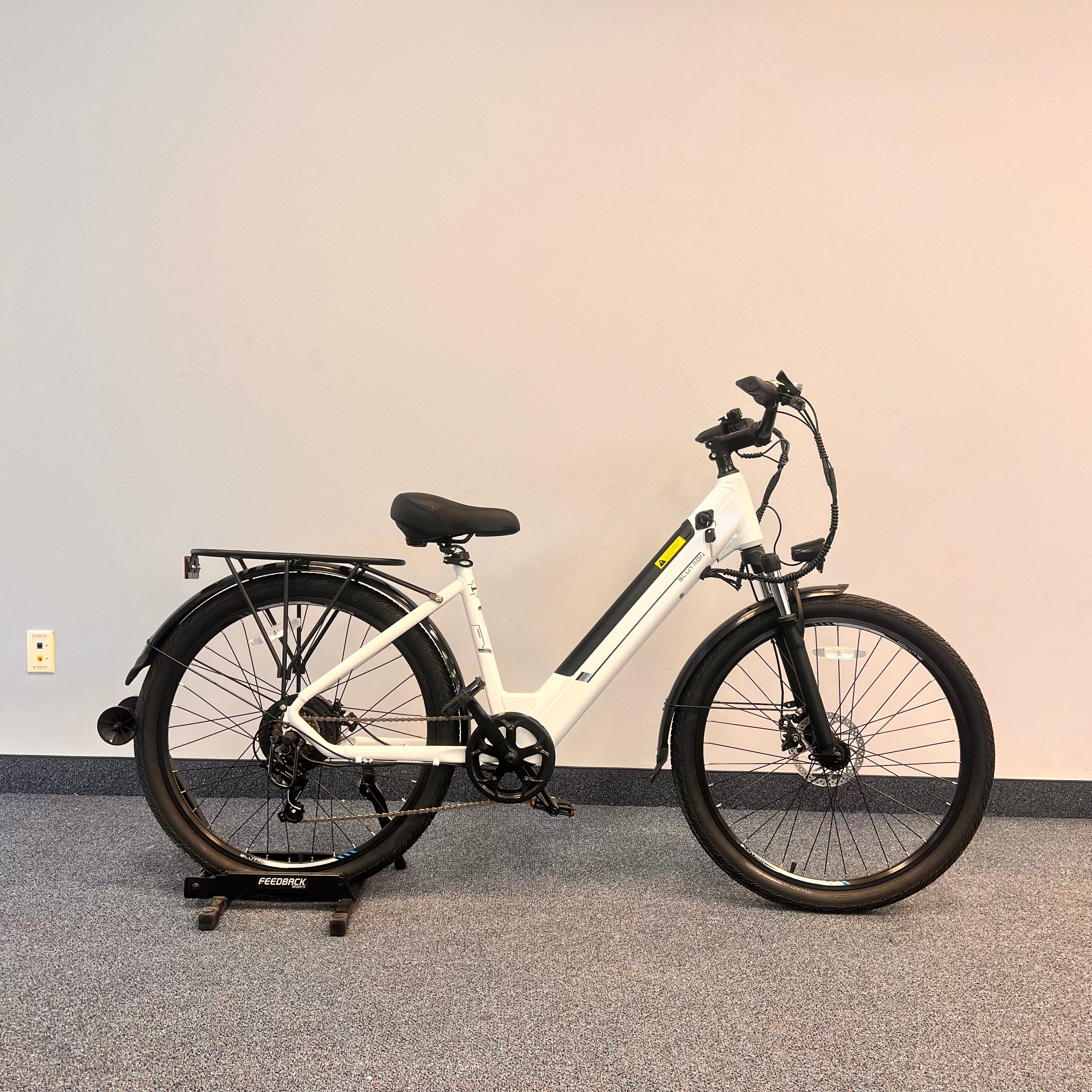EZbike Canada : Demo EB650 Step Through White 0 KM R038