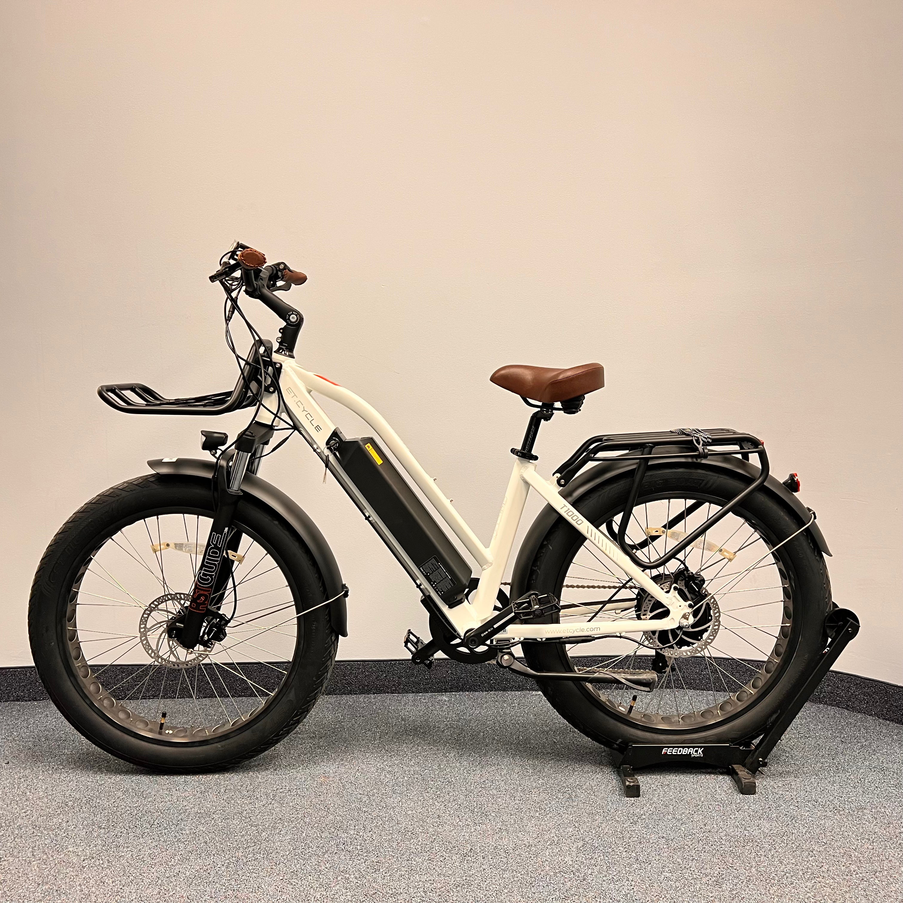 Demo T1000 Step Through White < 5 KM