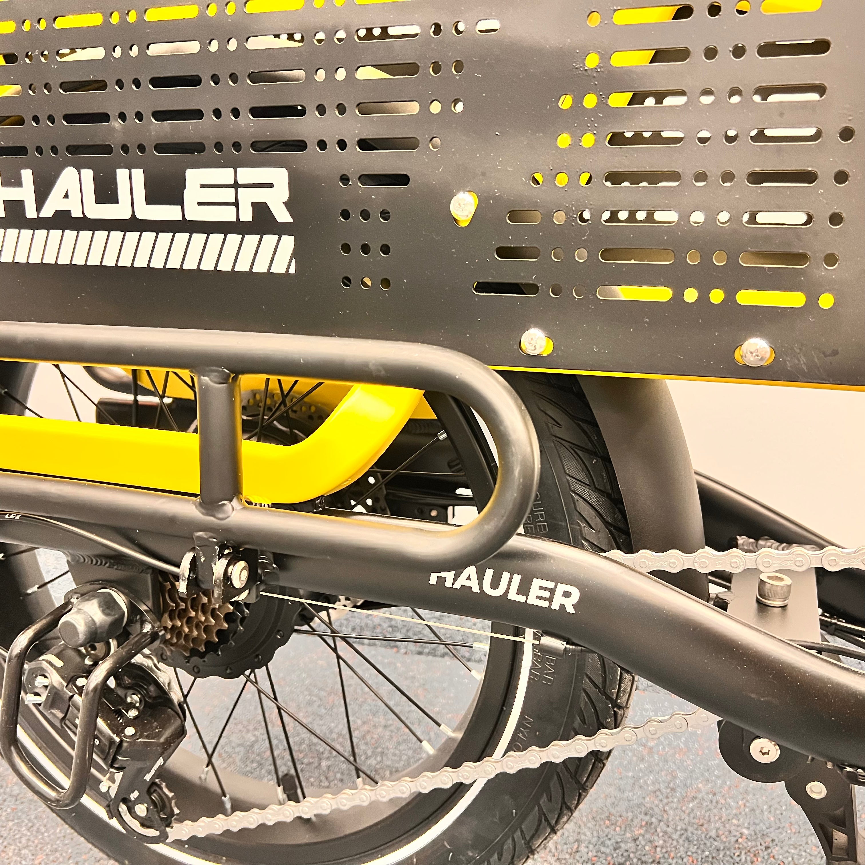 Demo Hauler Step Through Golden < 5 KM
