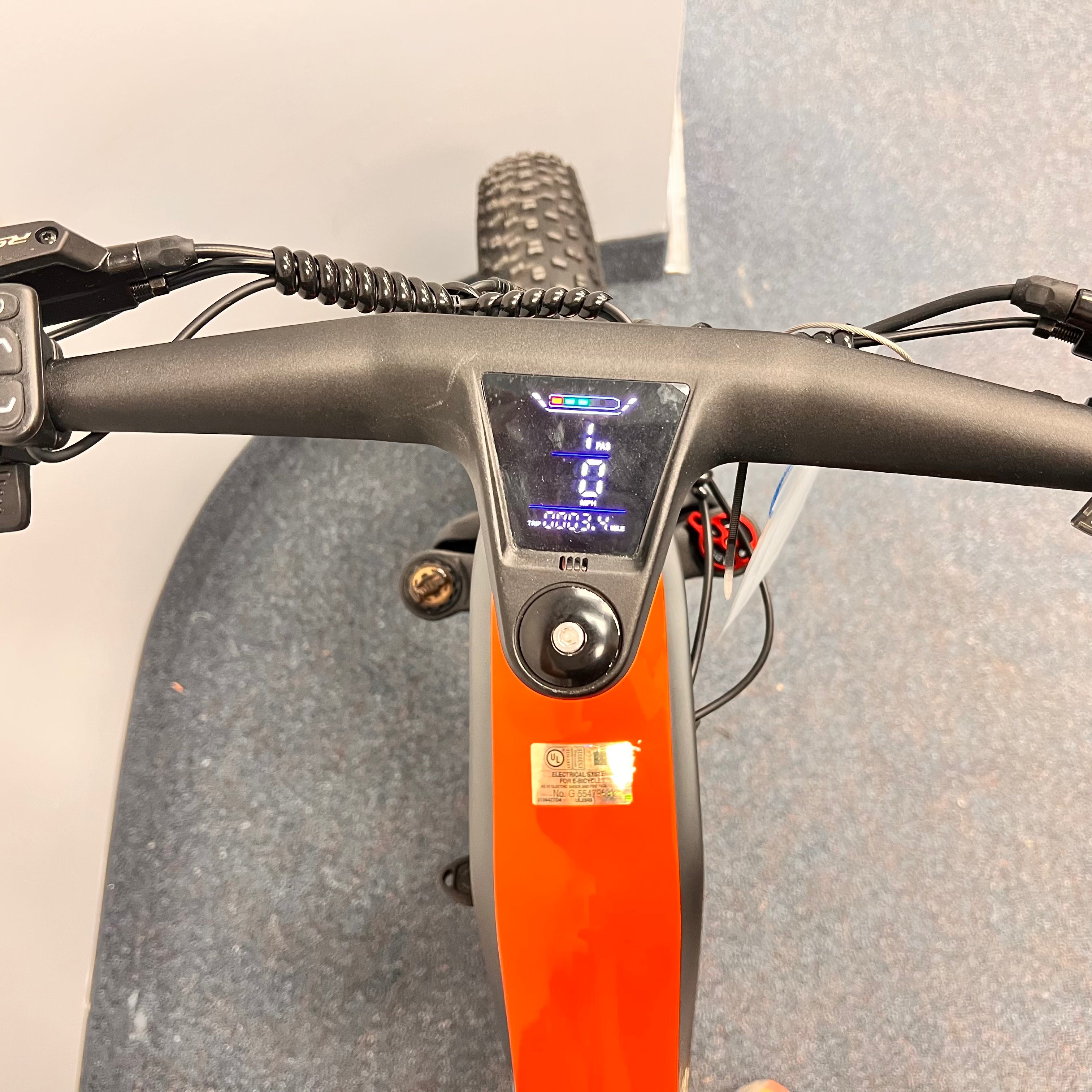 Demo Hero Step Through Tangerine < 5 KM