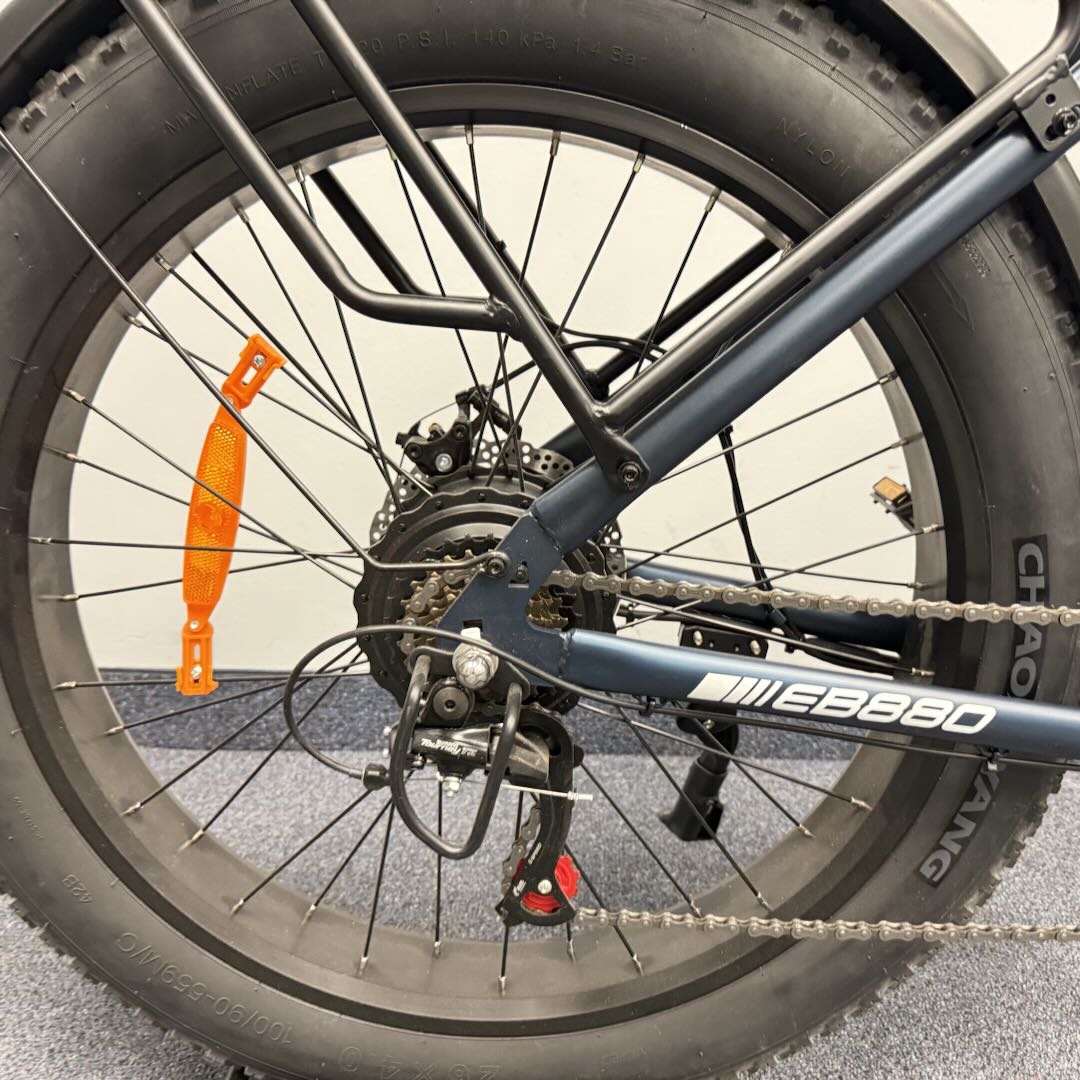 Vélo électrique à gros pneus EB880 (boîte ouverte)