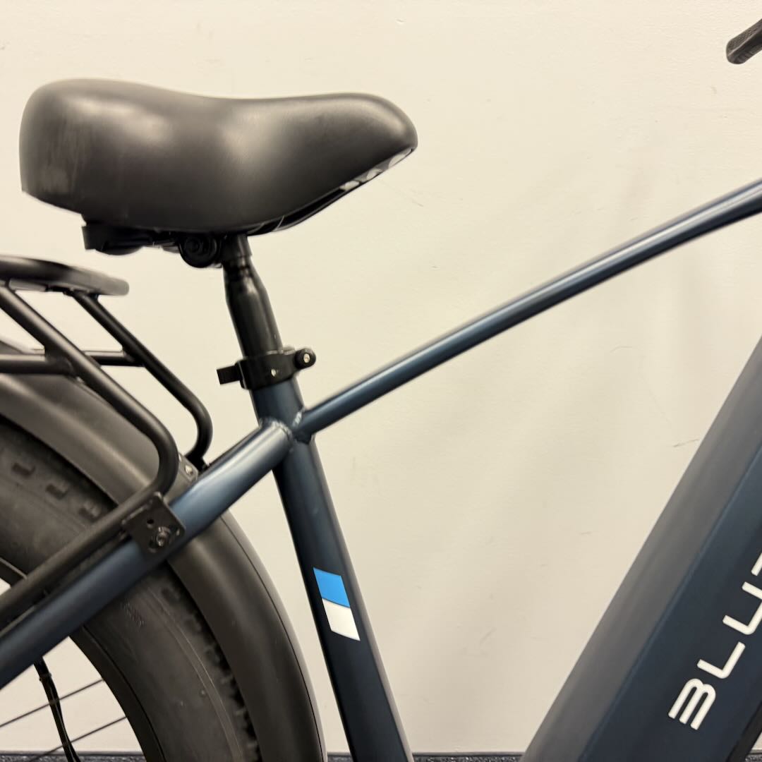 Vélo électrique à gros pneus EB880 (boîte ouverte)