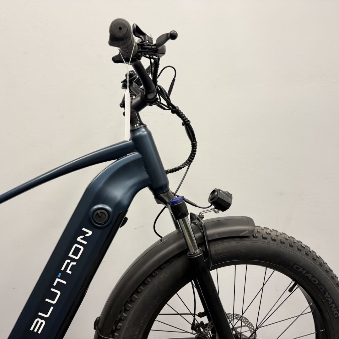 Vélo électrique à gros pneus EB880 (boîte ouverte)