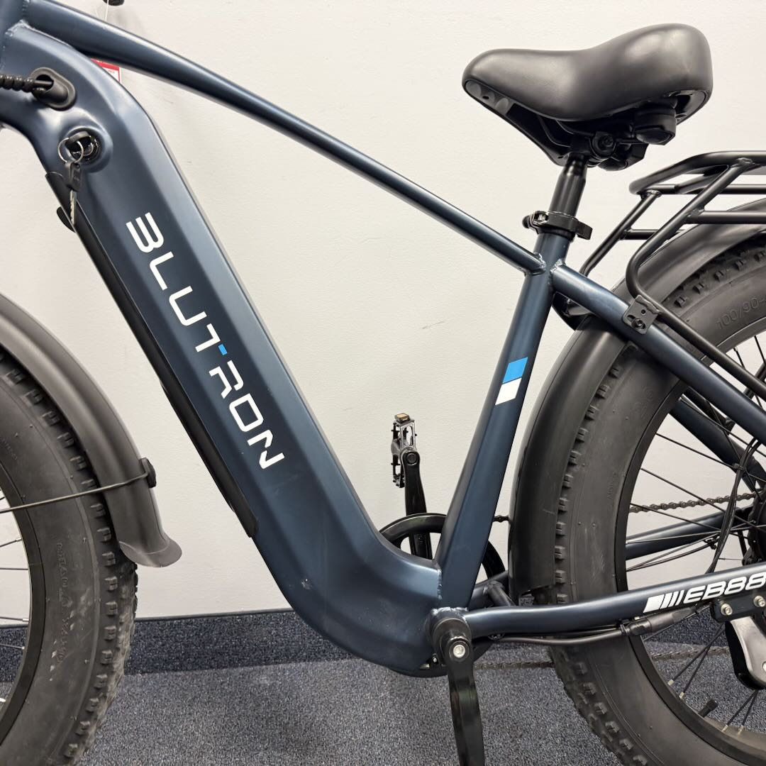 Vélo électrique à gros pneus EB880 (boîte ouverte)