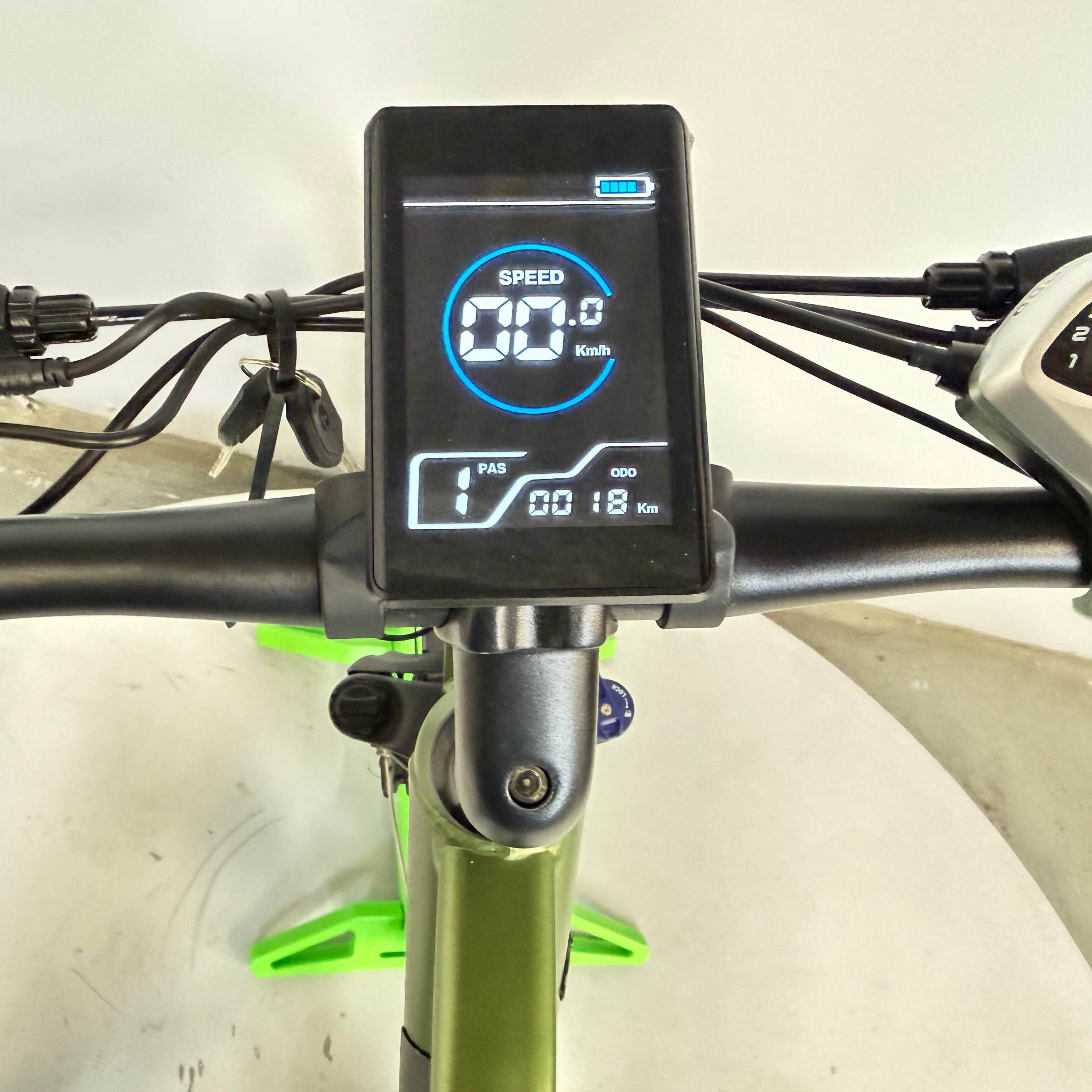 EB5 Max, boîte ouverte