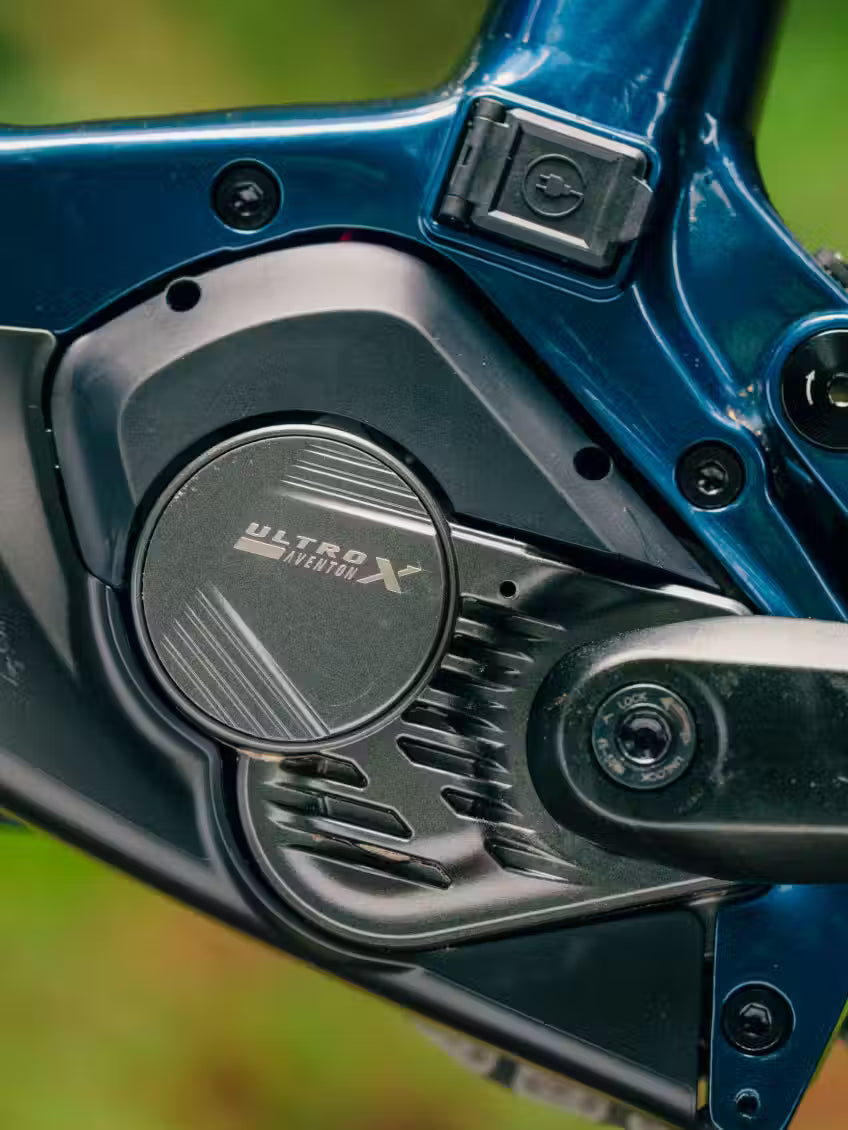 Jusqu'à 120 Nm de couple du moteur central-Aventon Courant ADV