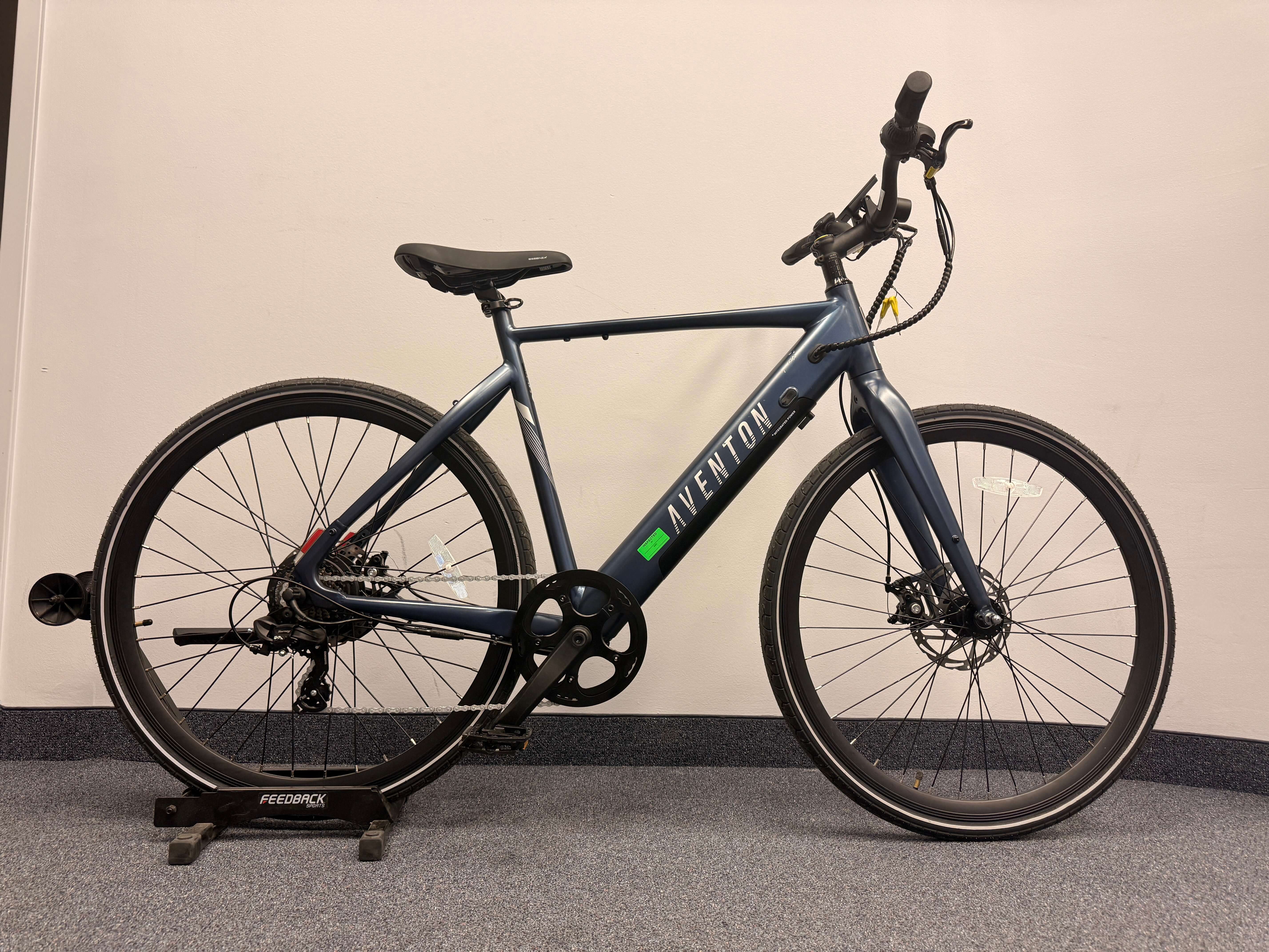 Open_box_aventon_soltera_2_blue