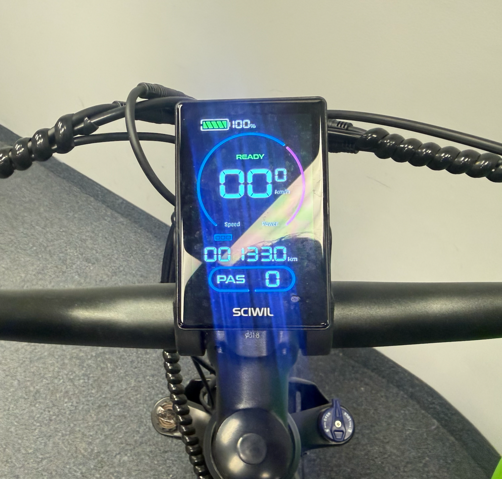 Vélo électrique à gros pneus EB880 (boîte ouverte)